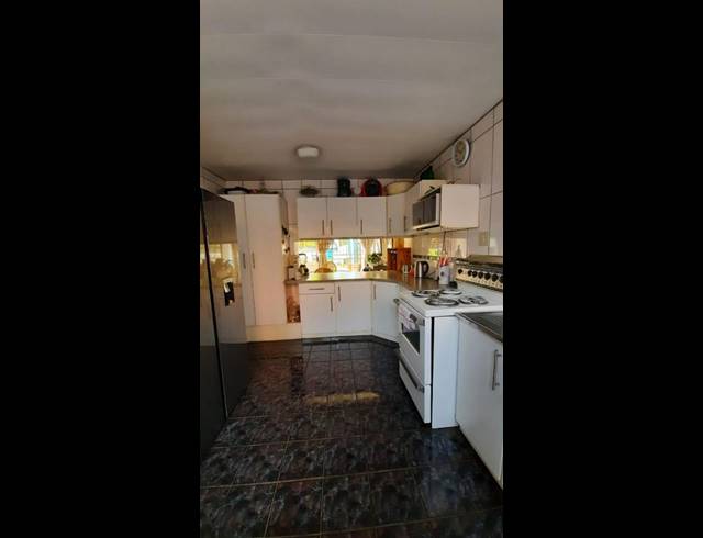 3 BEDROOM APARTMENT FOR SALE IN VANDERBIJLPARK CE 3